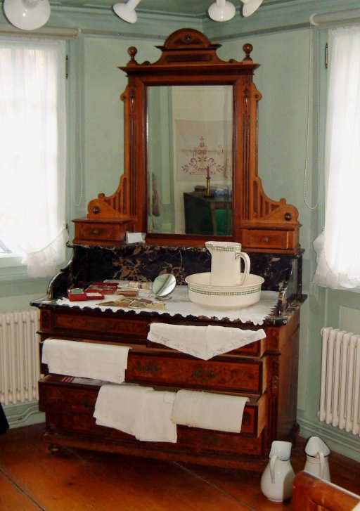 Schlafzimmer_Kommode.jpg