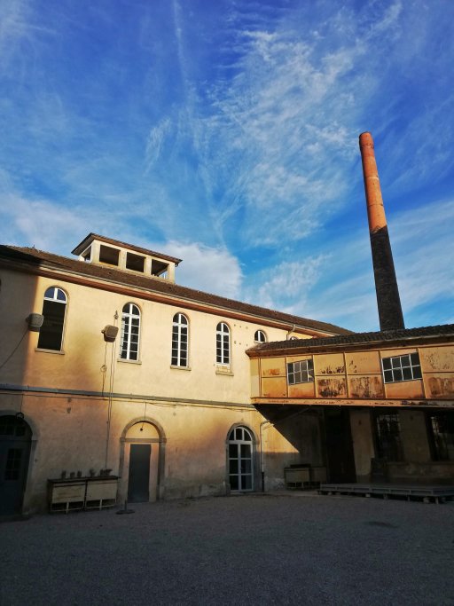 zentralbau-gebäude.jpg